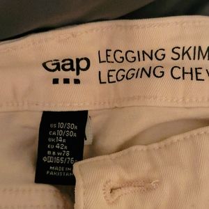 Distressed skinny jeans